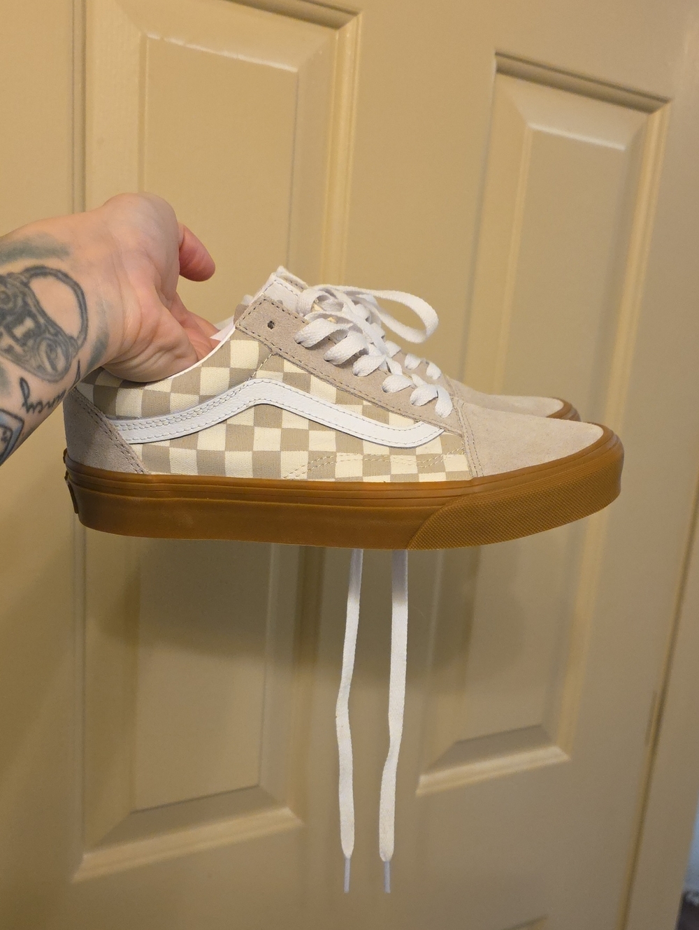 Vans Youth 6 Checkerboard Low-Top Sneakers in Beige with Gum Sole